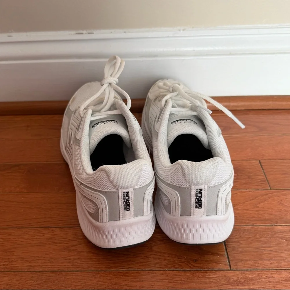 Women's‎ 10 White Air Cooled Sketchers Sneakers